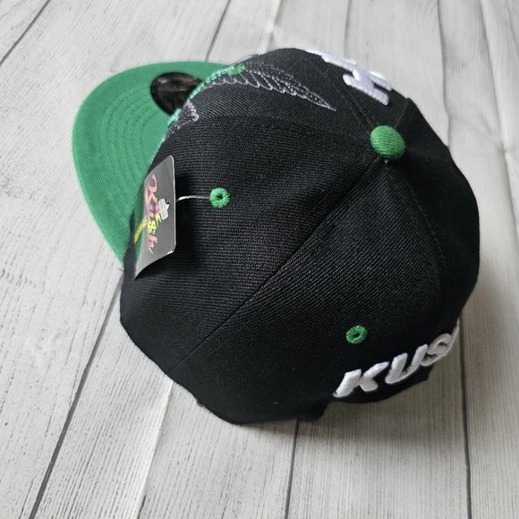 Snapback - Black and Green Kush Embroidered - Picture 9 of 9